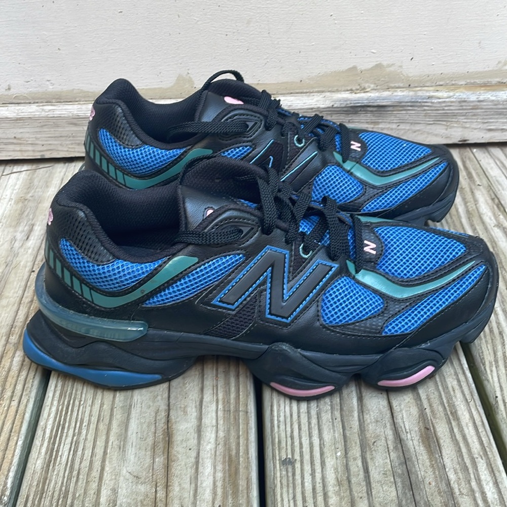 LIKE NEW- New Balance 9060- Black/Blue Sneakers M 10.5/ W 12 - Picture 3 of 13